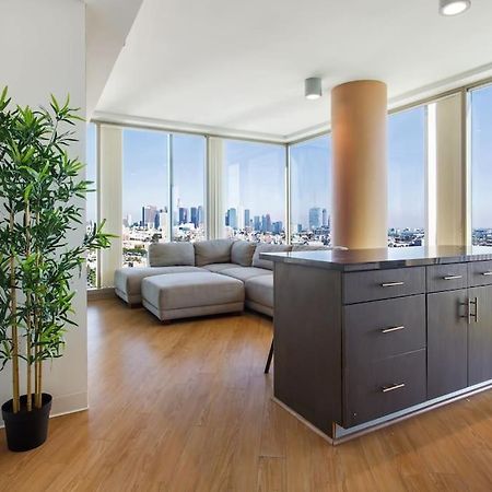 Lovely Upscale High Rise Private Parking & Pool Lägenhet Los Angeles Exteriör bild