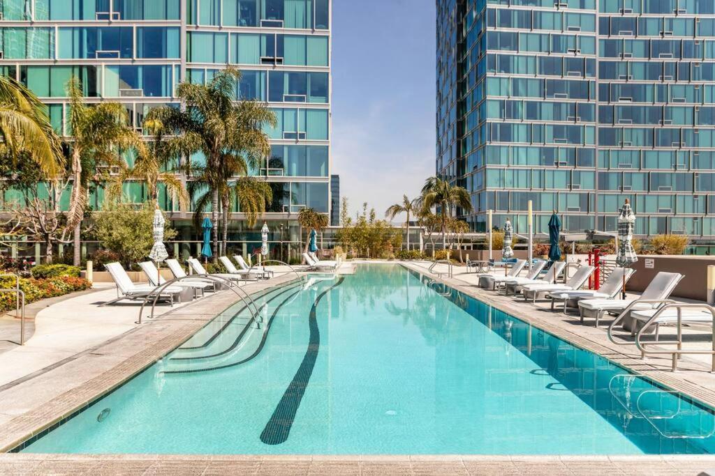Lovely Upscale High Rise Private Parking & Pool Lägenhet Los Angeles Exteriör bild