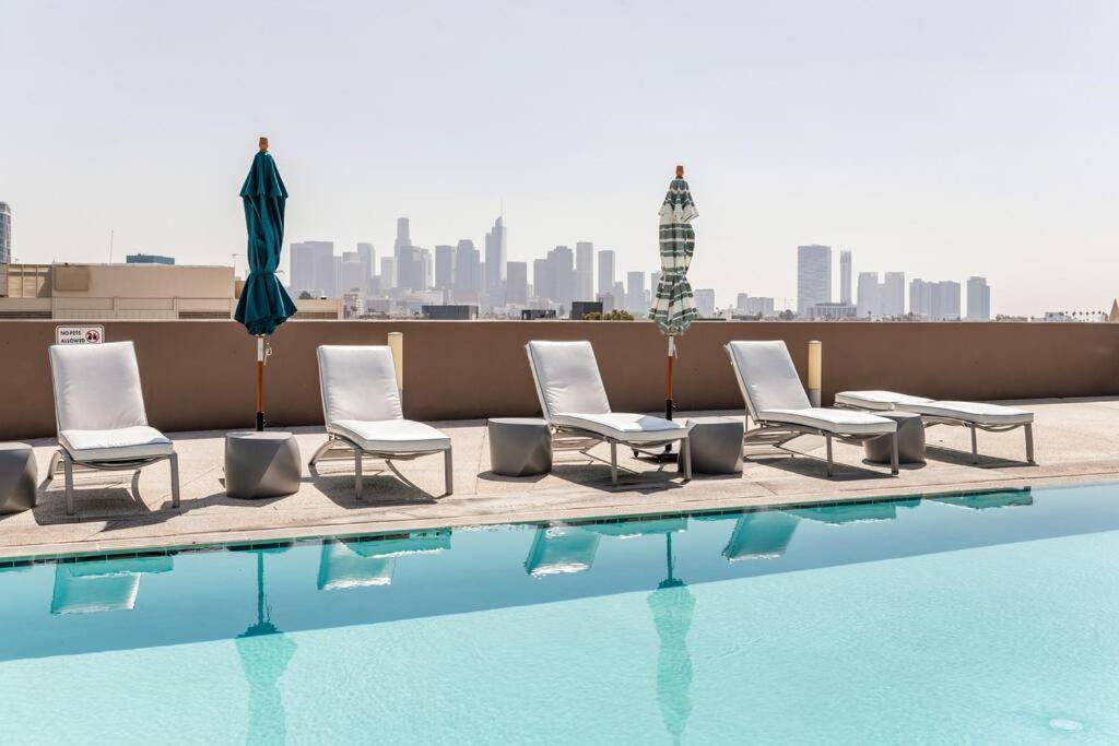 Lovely Upscale High Rise Private Parking & Pool Lägenhet Los Angeles Exteriör bild