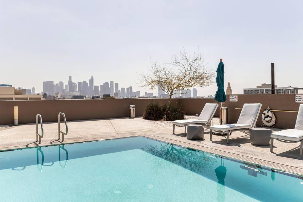 Lovely Upscale High Rise Private Parking & Pool Lägenhet Los Angeles Exteriör bild
