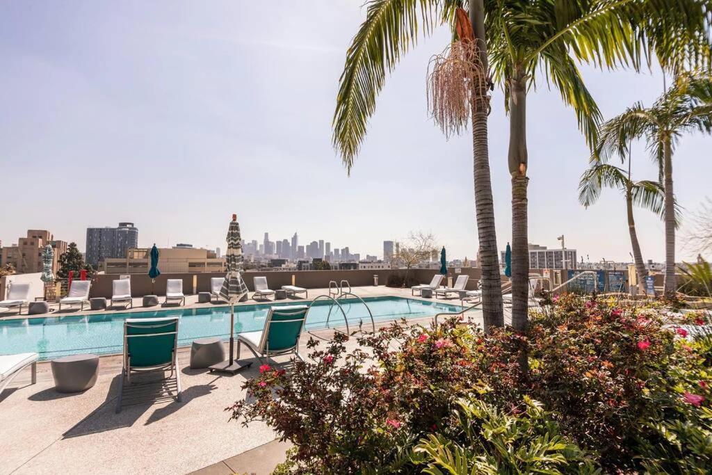 Lovely Upscale High Rise Private Parking & Pool Lägenhet Los Angeles Exteriör bild
