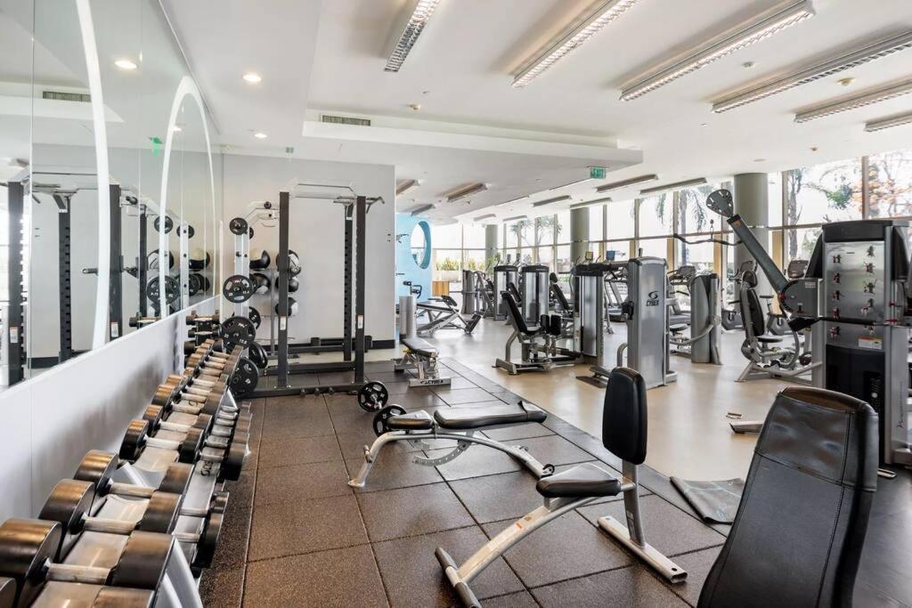 Lovely Upscale High Rise Private Parking & Pool Lägenhet Los Angeles Exteriör bild