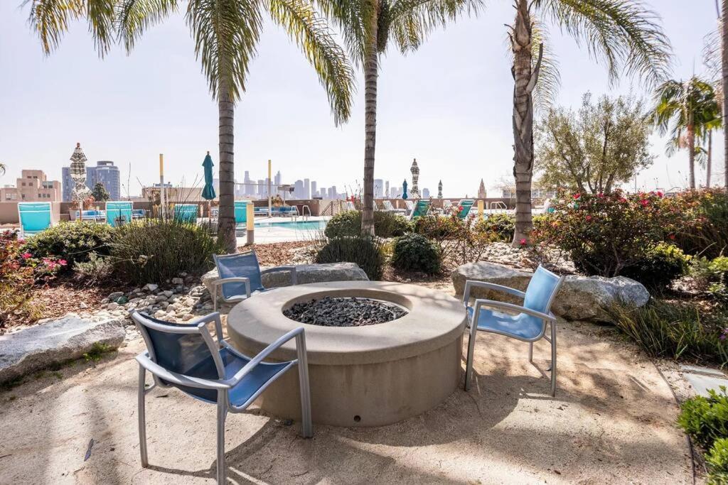 Lovely Upscale High Rise Private Parking & Pool Lägenhet Los Angeles Exteriör bild