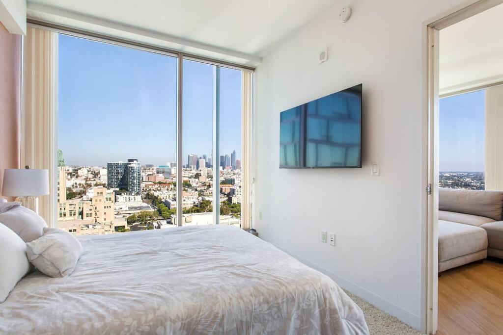 Lovely Upscale High Rise Private Parking & Pool Lägenhet Los Angeles Exteriör bild