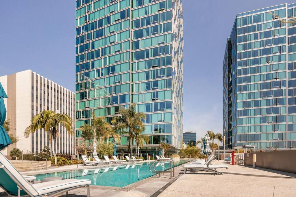 Lovely Upscale High Rise Private Parking & Pool Lägenhet Los Angeles Exteriör bild