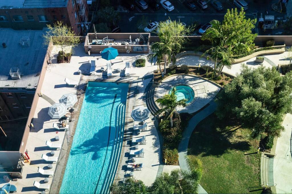 Lovely Upscale High Rise Private Parking & Pool Lägenhet Los Angeles Exteriör bild