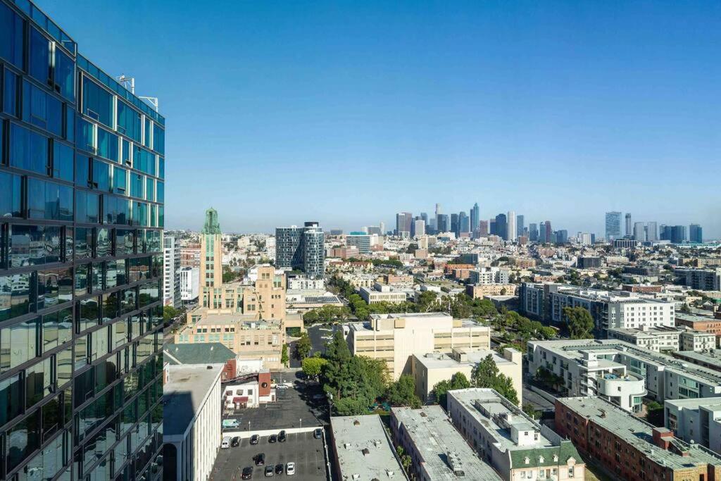 Lovely Upscale High Rise Private Parking & Pool Lägenhet Los Angeles Exteriör bild